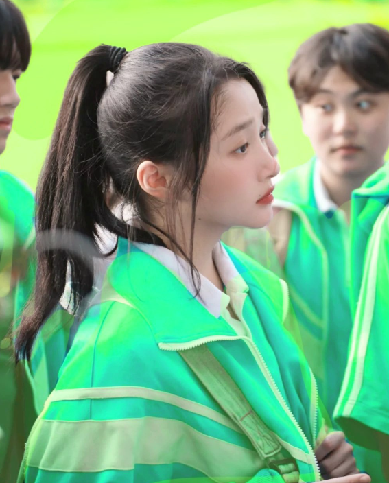 关晓彤带着我们严晓丹宝宝来喽