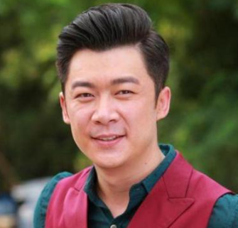 演员曹征说2010年我鼓起勇气跟宋茶茶求婚了
当时我一穷二白，没房没车没存款，连