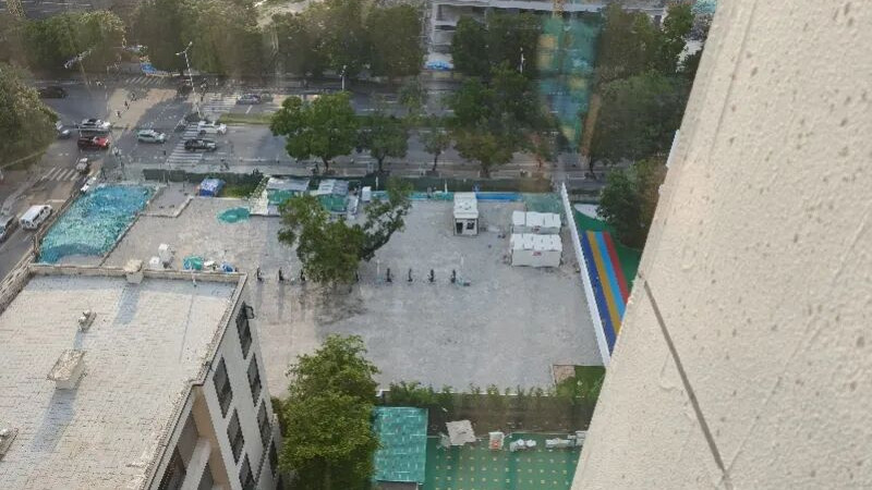 黄埔充电站紧邻幼儿园引200户联名抗议，违建已拆，安全与用地性质仍存疑