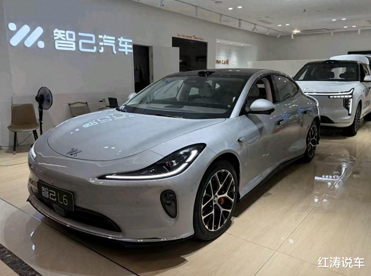 新款智己L6到店，内饰升级，标配线控底盘，预售22.99万元