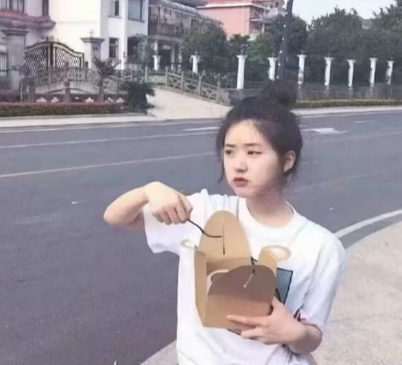 想给你写诗，想为你作画，想为你演奏