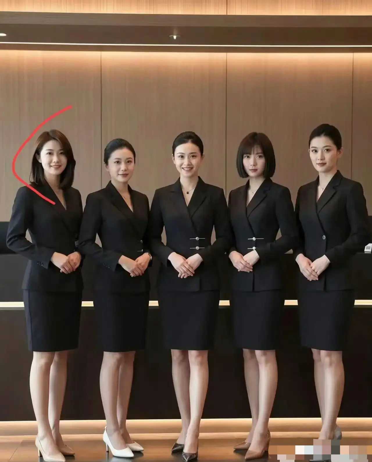 红圈这位直接碾压全场，没争议。