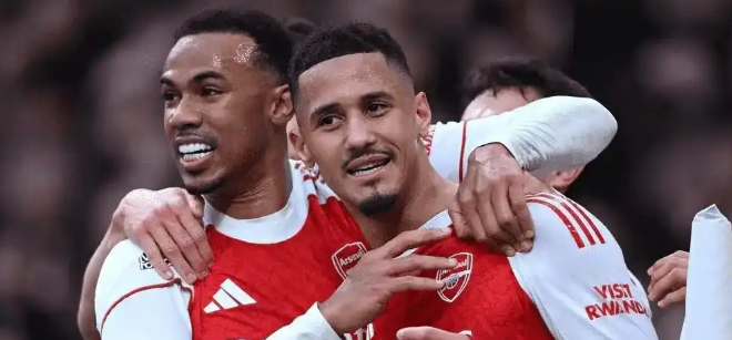 阿森纳1-0纽卡斯尔的比赛，最大的争议，来自于这是不是红牌？
这场比赛第75分钟