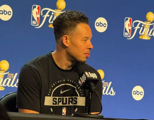 NBA总决赛G1，尼克斯对阵马刺。
米奇-约翰逊在被问及杰里米-索汉是否会重新成
