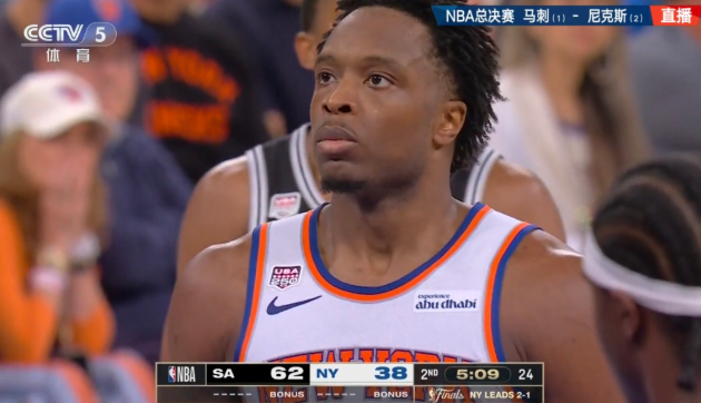 真是一场奇怪的比赛！今天举行的NBA总决赛的第四场比赛，半场结束，马刺在客场居然