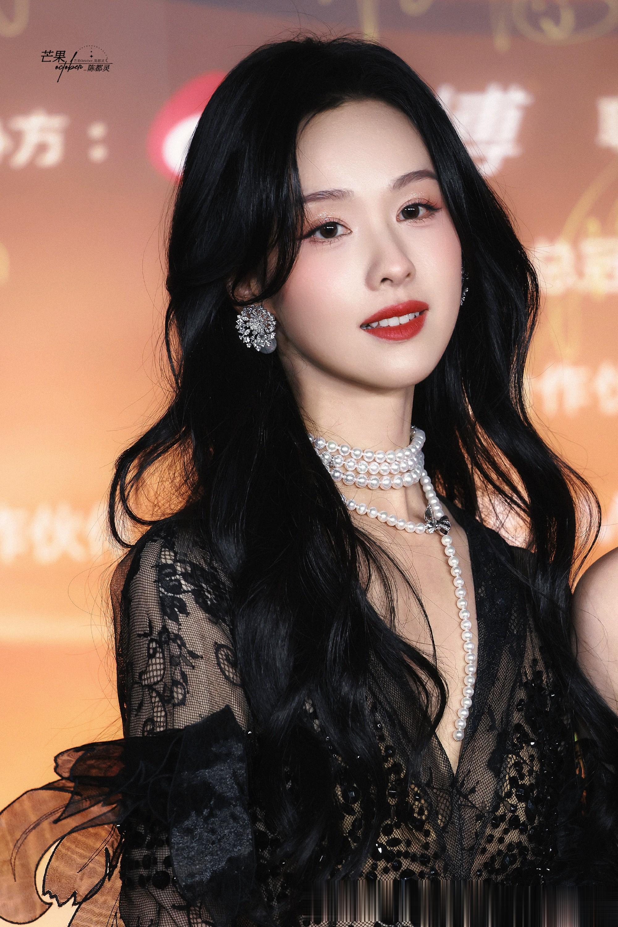 陈都灵蕾丝裙造型