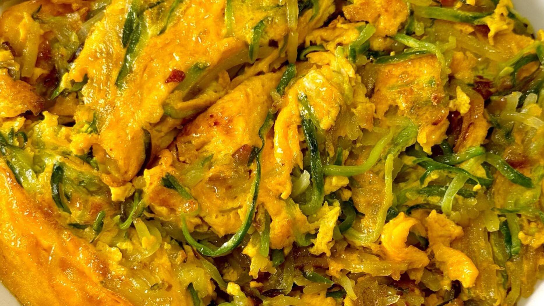 厨房素三侠：一锅土豆丝黄瓜炒鸡蛋的烟火江湖