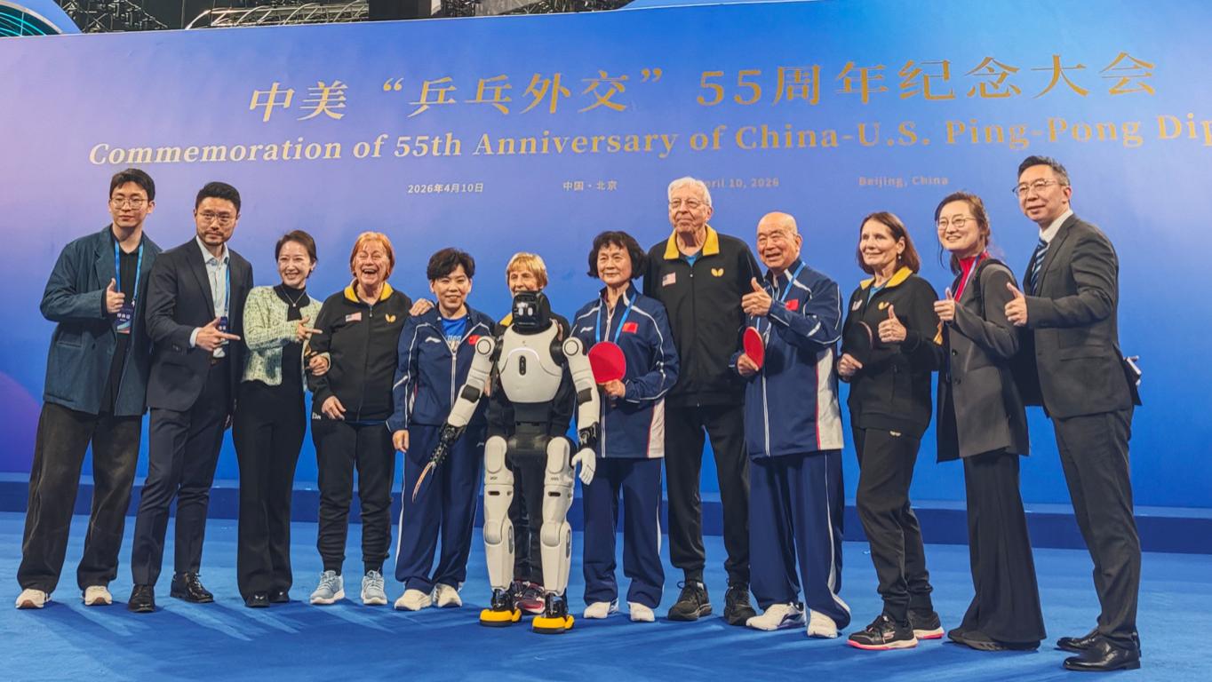 智元机器人亮相中美乒乓外交大会，展现中国智能硬实力