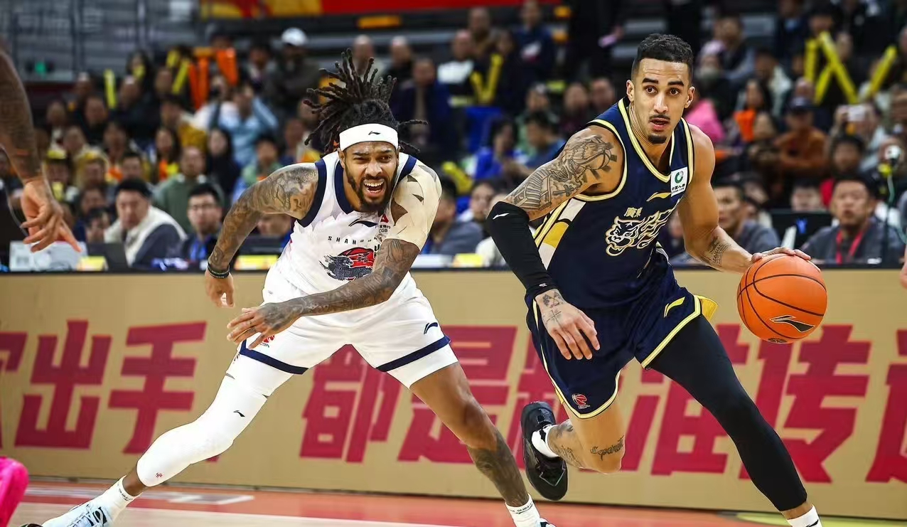 奎因被低估，困境只有他能扛起球队，一小将打破新秀墙强撑广东内线