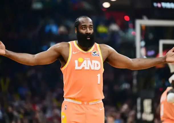 数据媒体发布了本赛季关键时刻真实命中率最高的球员榜单（关键时刻至少40次出手），