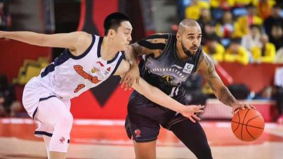 虐菜专业户？胡明轩近三场三分23投12中