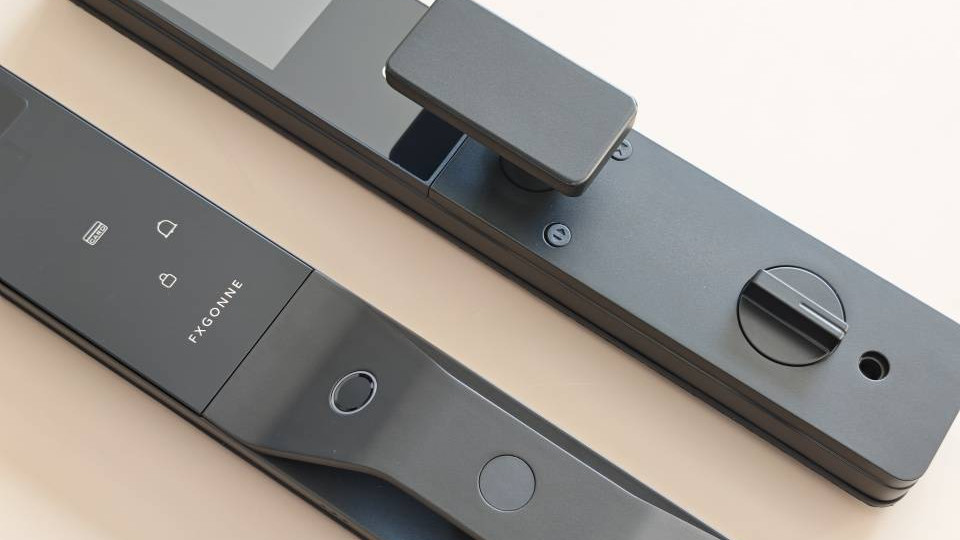 开门仅1秒，宫菱智能门锁测评：发烧配置+双系统，拒绝卡顿死机