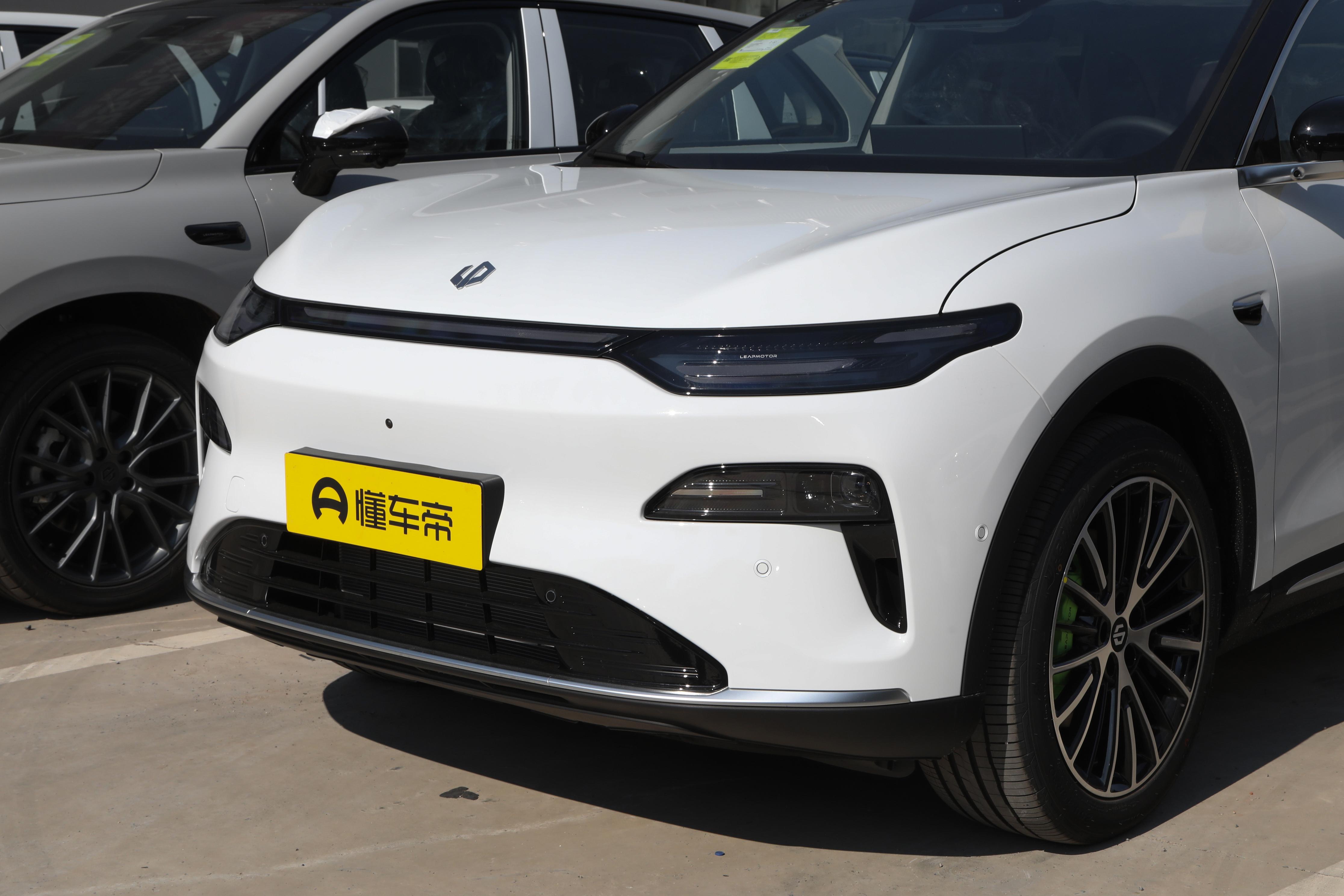 零跑C11我试的是增程版，纯电模式下安静得很，电机声音几乎听不到，起步很轻快，动