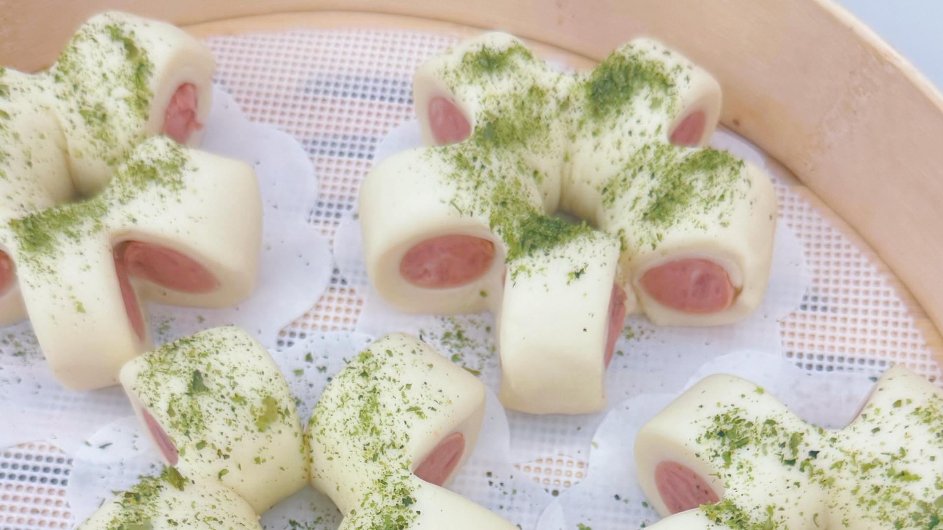 解锁馒头新吃法——火腿开花馒头！颜值爆表，暄软蓬松，咬一口全是肉香。