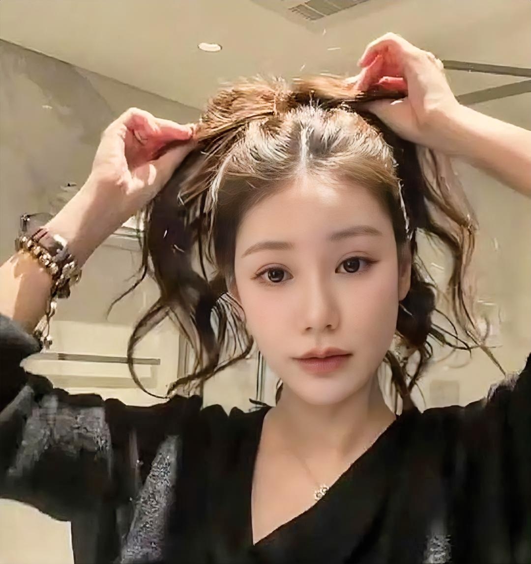 为什么汪小菲直播里两段生活描述，能激起这么大讨论？

他镜头前的几句话，把大S和