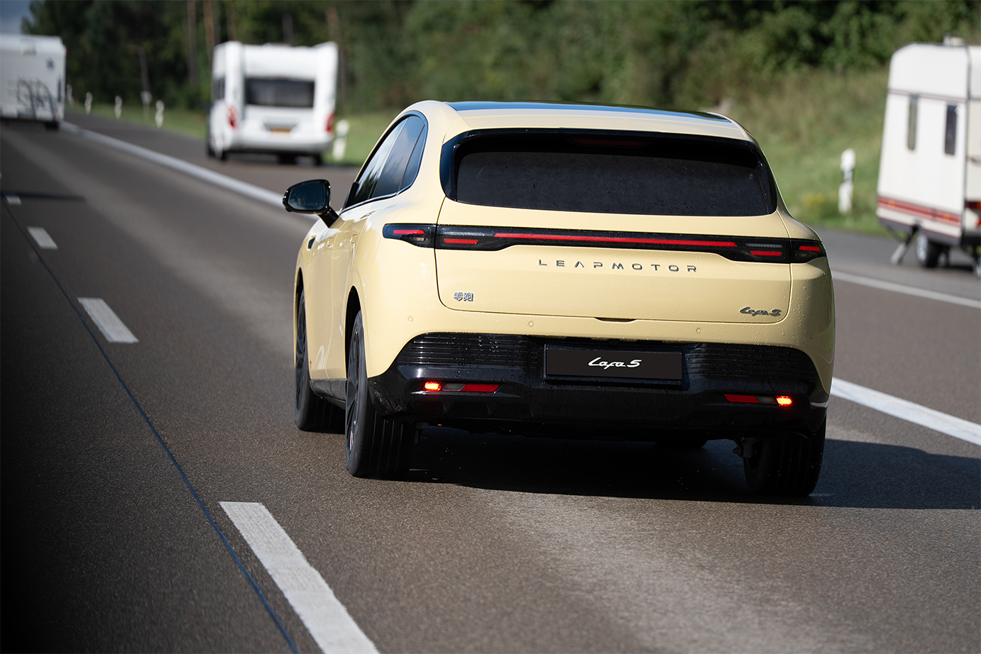 2025新势力年终榜！零跑近60万台拿下销冠，继理想成第二家连续盈利车企