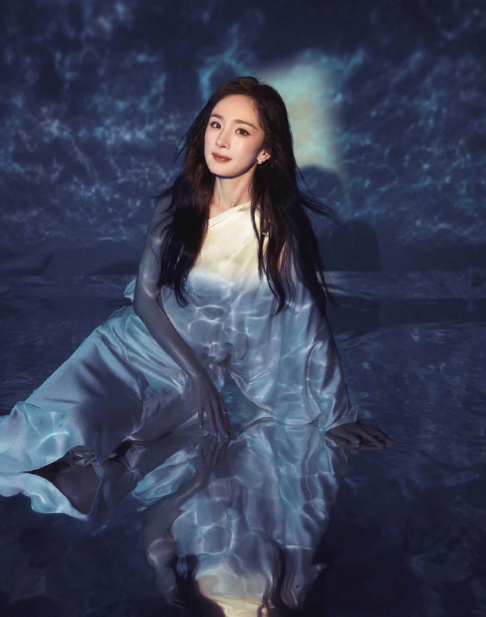 大海浩瀚深邃，确独独为你留下一抹光亮