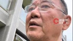 李立群隐居山村遭猴子拆家！放冲天炮驱猴太好笑