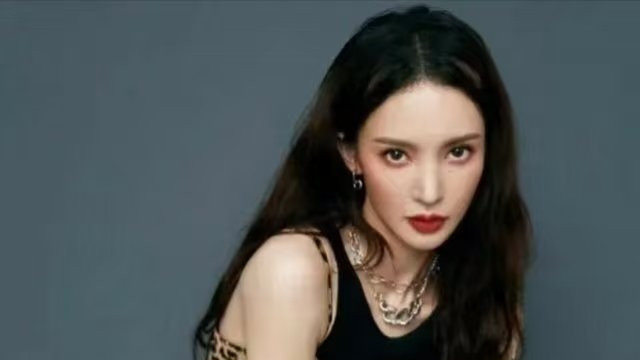 金晨回应车祸事件：承担责任并致歉