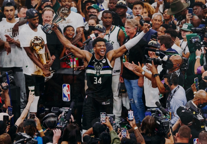 真的不想再看小鹿的球了
感觉自己的人生跟着字母夺冠之后也一蹶不振，一年不如一年，