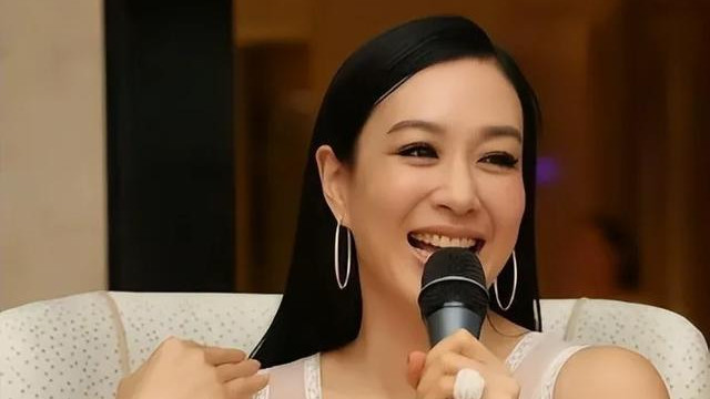 钟丽缇被指穿着不得体