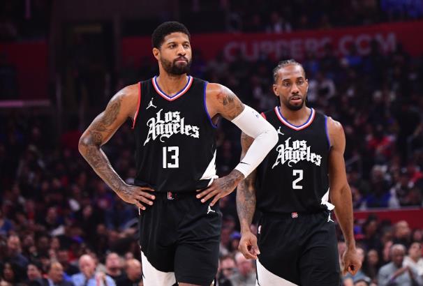 NBA著名评论员帕金斯认为，当年莱昂纳德从猛龙队投奔快船队，这可能是NBA史上最