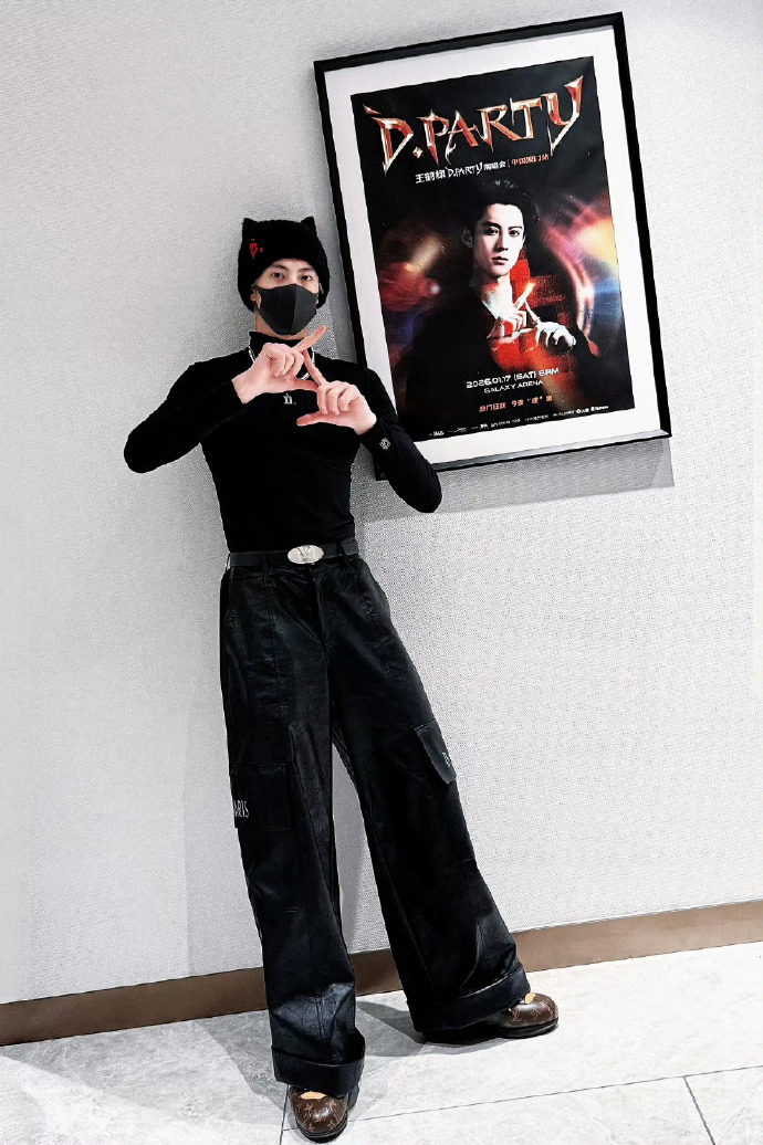 王鹤棣换了新发色，这是为演唱会做的准备嘛？
我心都飞澳门了