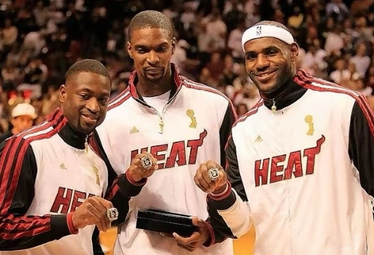 詹姆斯“尴尬”了！
二进宫热火闹乌龙，纯属流量炒作太尴尬！
NBA休赛期最大闹剧