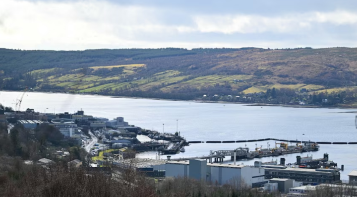 两人试图闯入英国核潜艇基地，已被捕