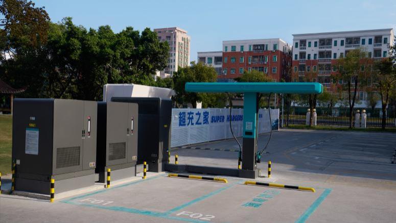 比亚迪发布第二代刀片电池及闪充技术，引领新能源迈入闪充时代