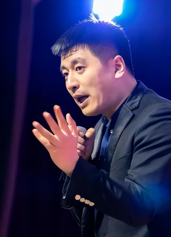 穷人家的孩子发达之后的善举，看看张雪峰，看看刘强东，哪个是富二代官二代
 
只有