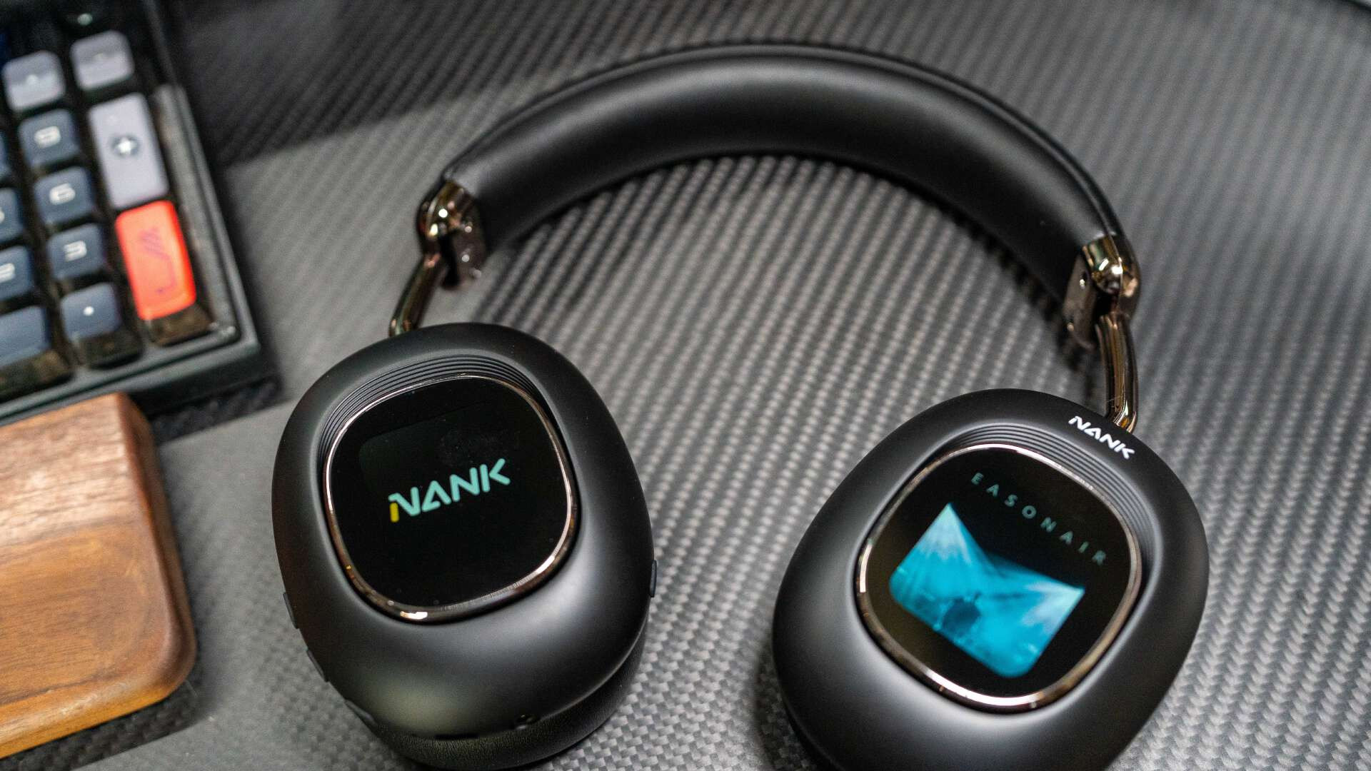 南卡Show灵动屏头戴耳机评测：降噪新标杆，还是颜值天花板？