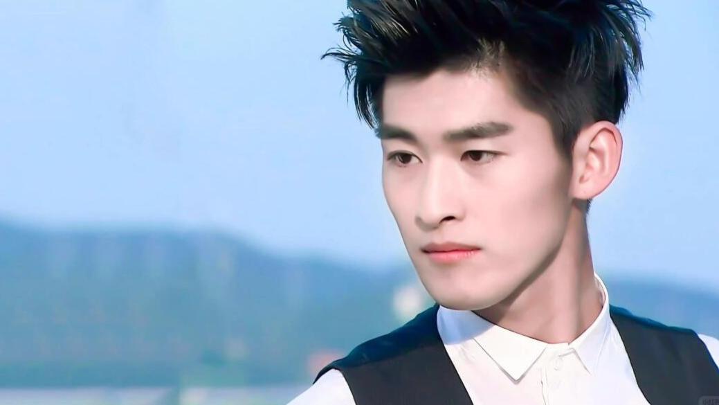 张翰回应近期行程：例行体检与港澳通行证签注