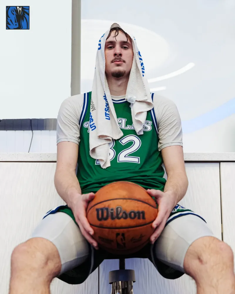 事实证明弗拉格只要有三分远投的准星得分爆炸力还是可以的，所以休赛季好好练的，不要