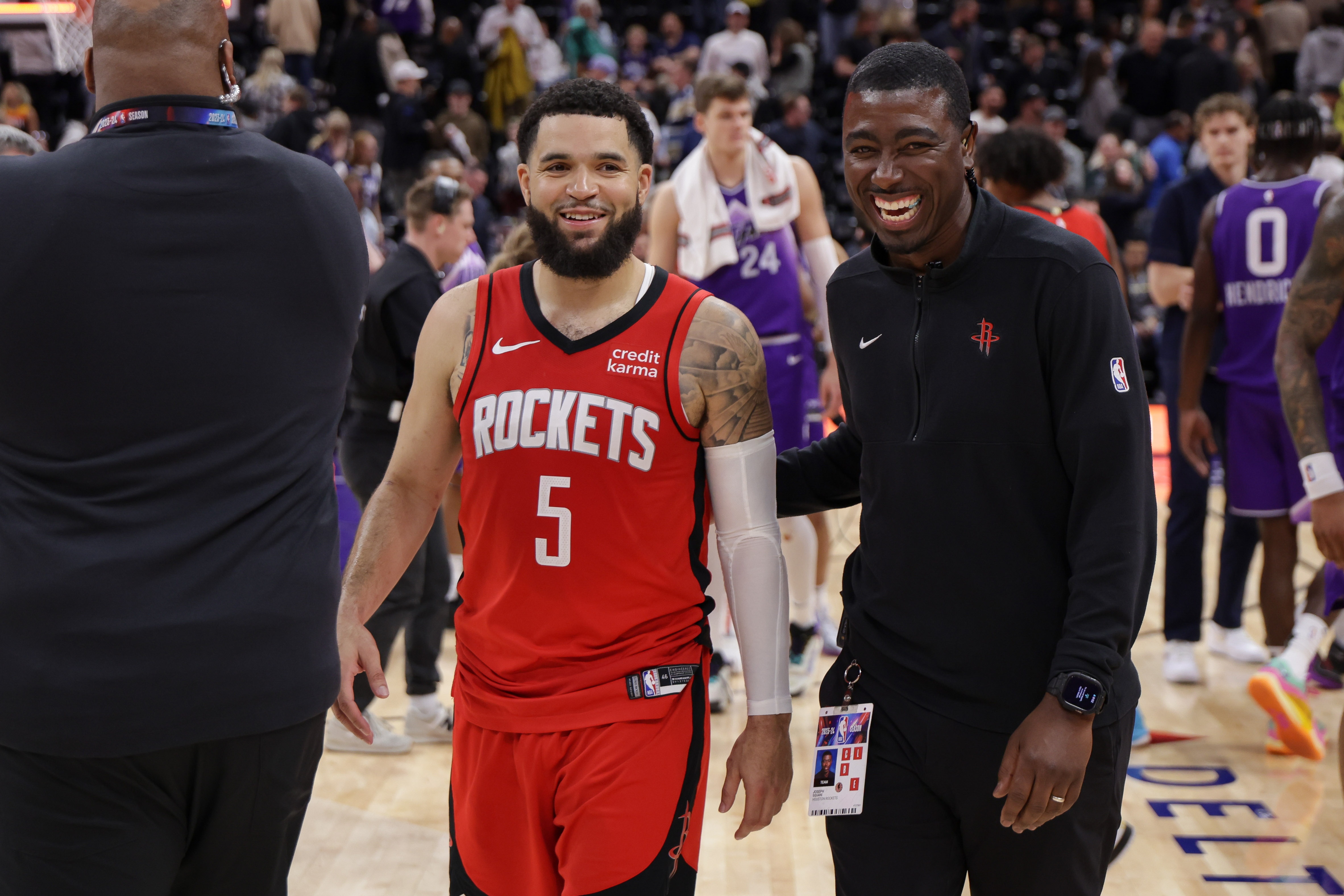 火箭队今天对阵鹈鹕队，虽然主场赢球，但是他们还是赢得惊险万分。如果不是小史密斯的