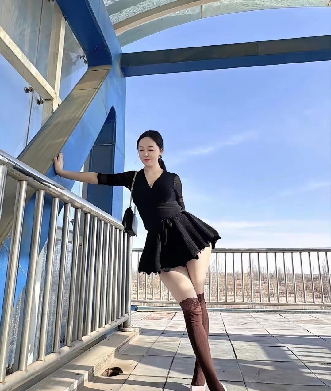 丈母娘快五十了，这样穿正常吗？