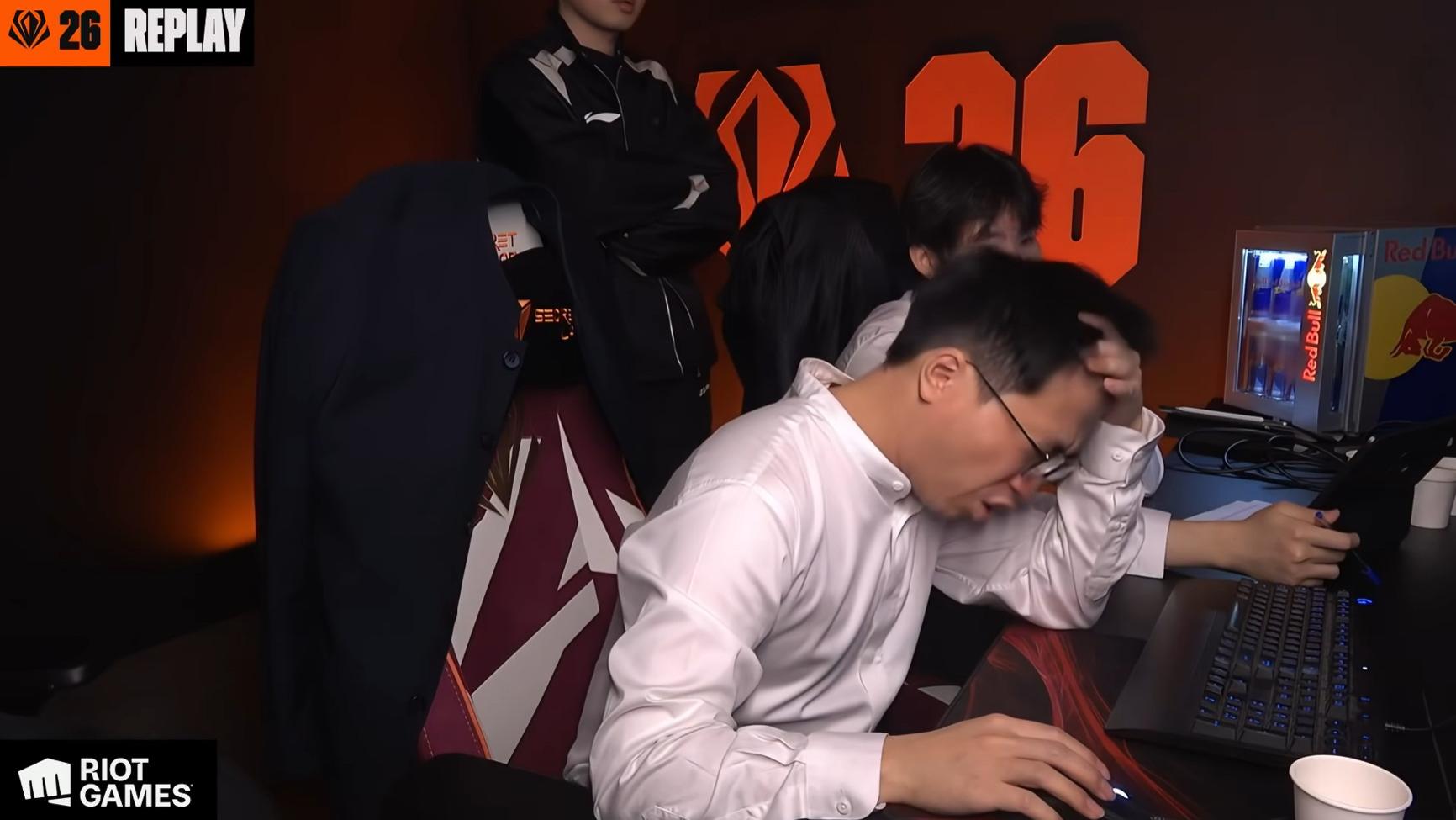 残忍！GEN 3-0速通JDG，开局让三头都能赢，Chovy喝水比比赛还久