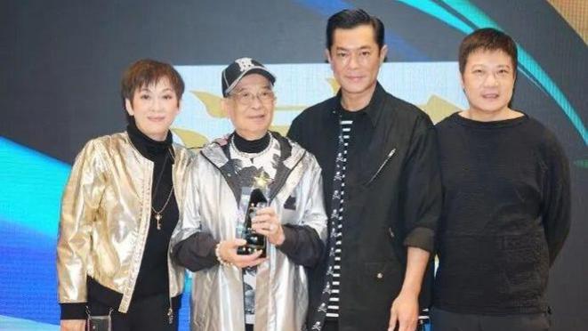 江图设灵，胞弟悲痛披露死因