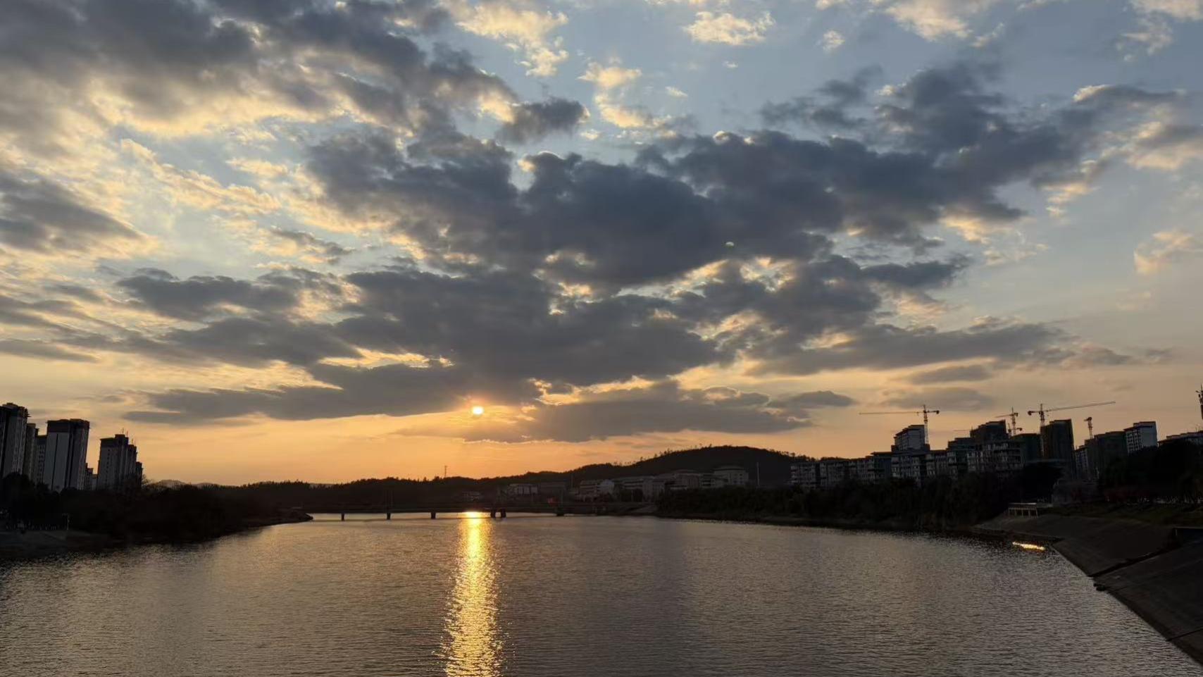 告诉你为什么：家可以常回，但不能久待