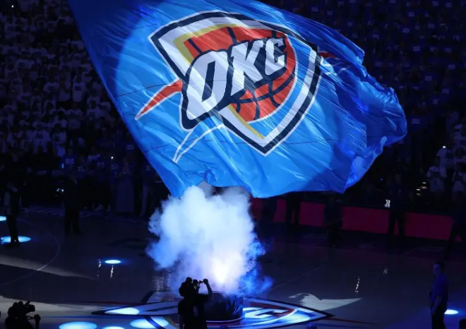薪资专家Keith Smith更新社媒统计了NBA各队今年休赛期的引援情况。
该