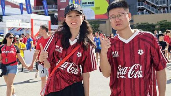 致敬“烟火气”中的普通人，可口可乐携中国一线劳动者亮相世界杯