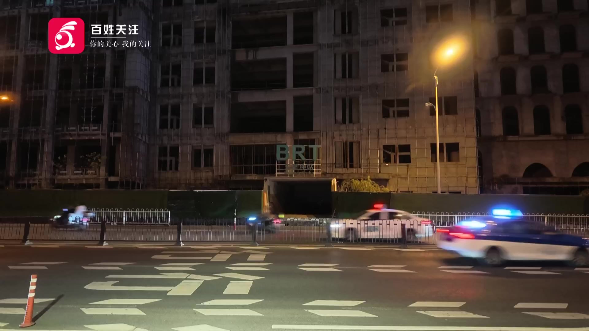 贵阳一BRT出口地下通道照明故障，市民通行摸黑走，相关部门何时出手？