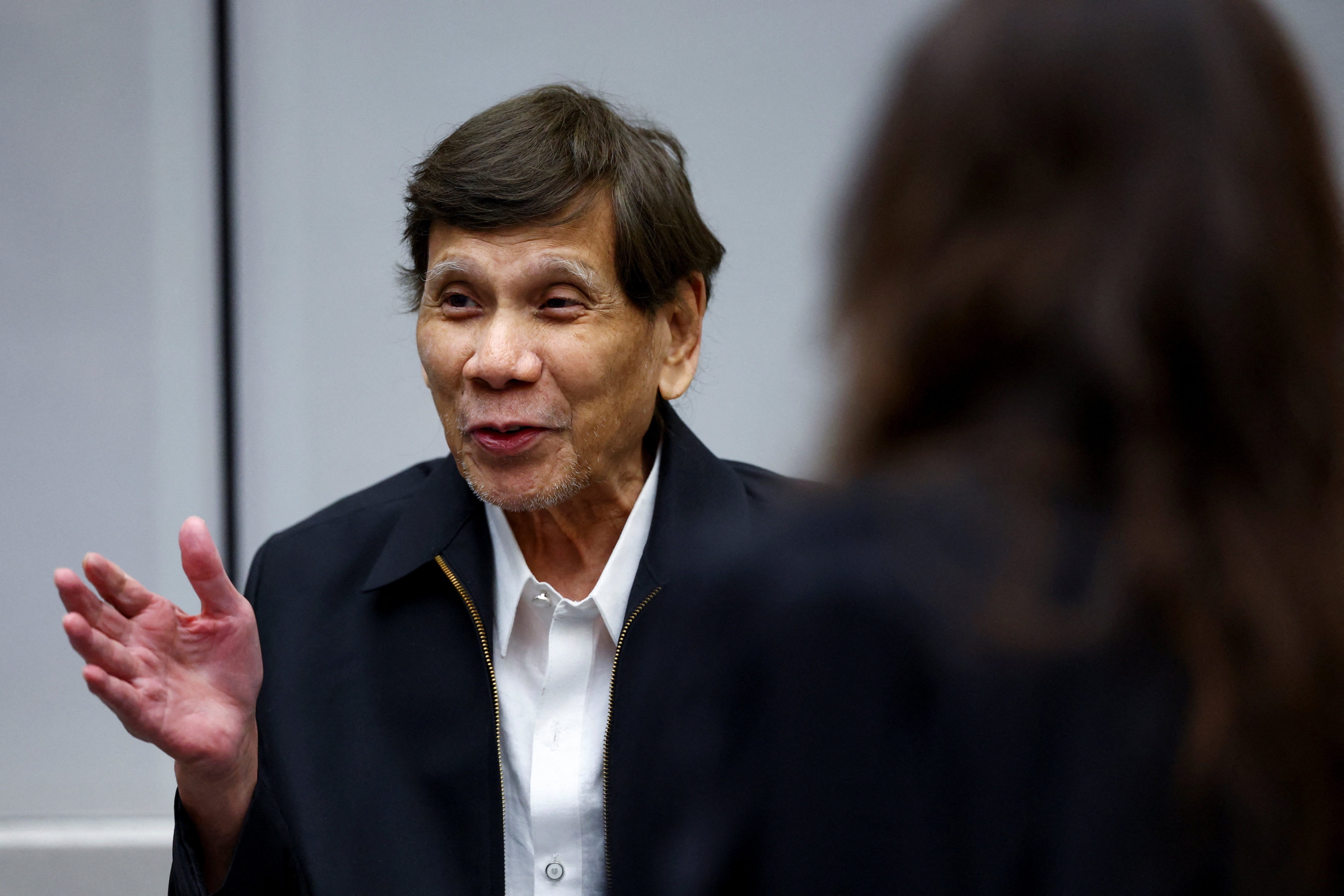 猜猜这个人是谁？

提示一，今年81岁；
提示二，在国际刑事法院被关押1年半。 
