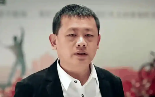 48岁邻居天天蹭我充电桩