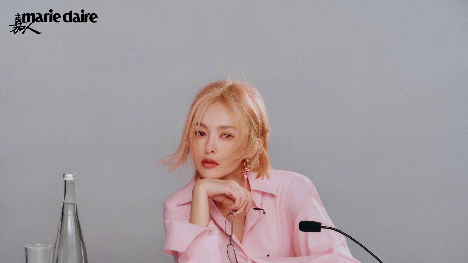 唐嫣粉发造型惊艳《嘉人》封面，甜飒转型引全网热议