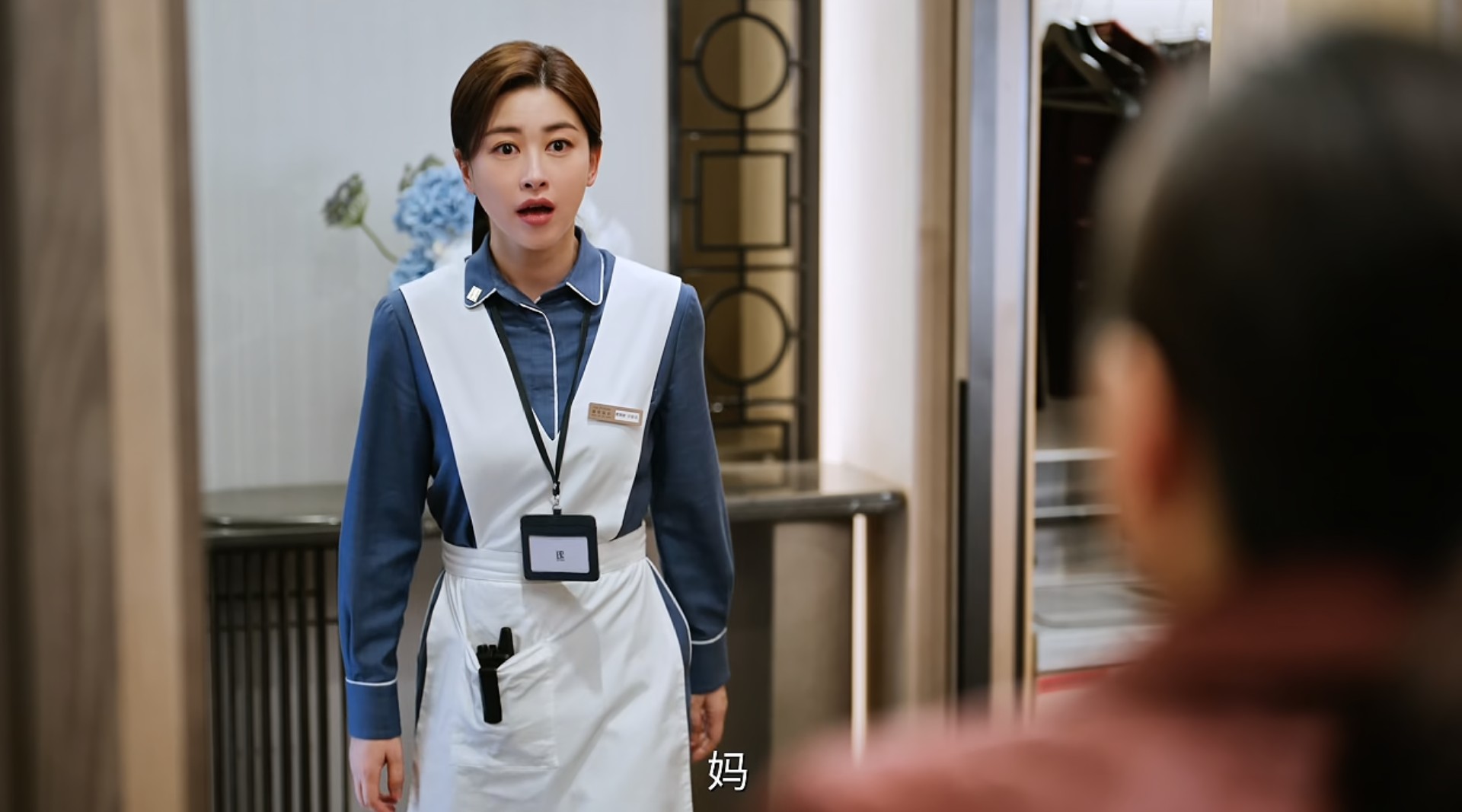 没有经济来源的女人，锅盖擦得再亮，也毫无价值。
你有本事离婚，你怎么没本事挣钱啊