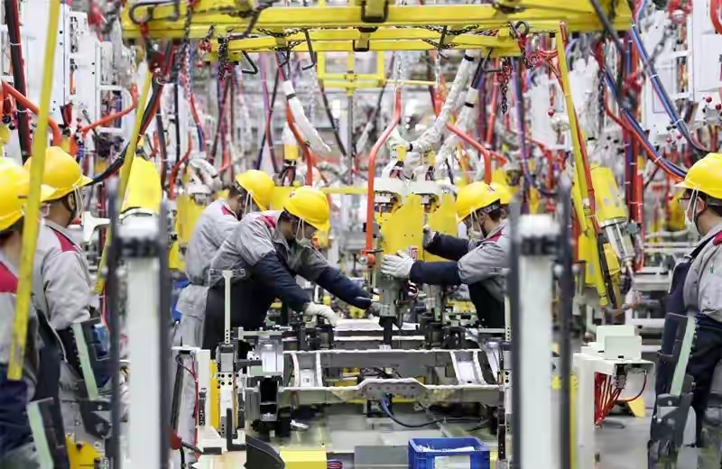 AI+制造对就业市场的积极影响可太大了。首先，它创造了新兴岗位。AI与机器人产业