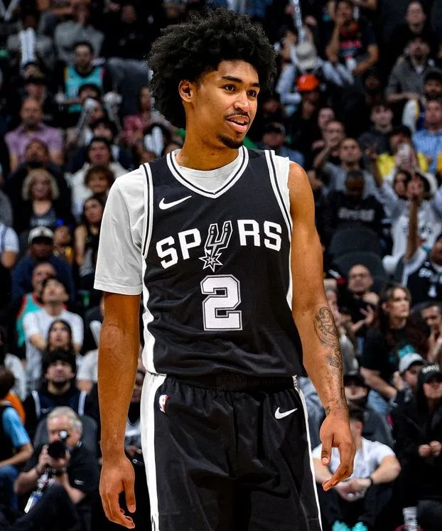 今天打太阳的比赛算是对哈珀的一个小考试

卡斯儿场均16的得分，7.2的助攻。。