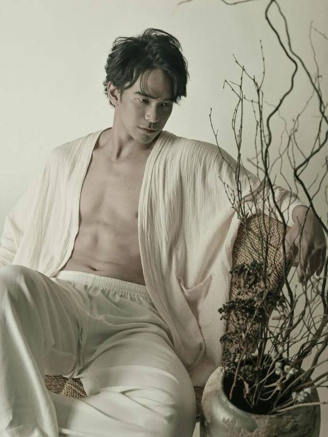 香港知名星二代分手后无家可归