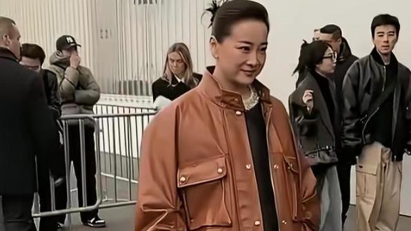 同样的贾玲，不同的气场：当梨涡消失后，为什么有人说“不敢认了”？